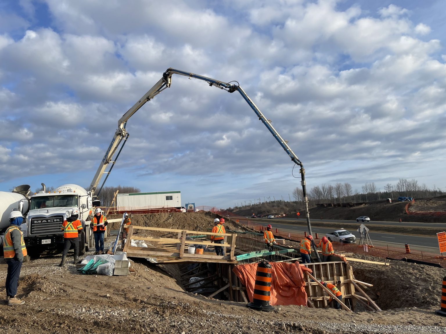 Highway 6 / Hanlon Expressway Midblock Interchange » Construction Photos